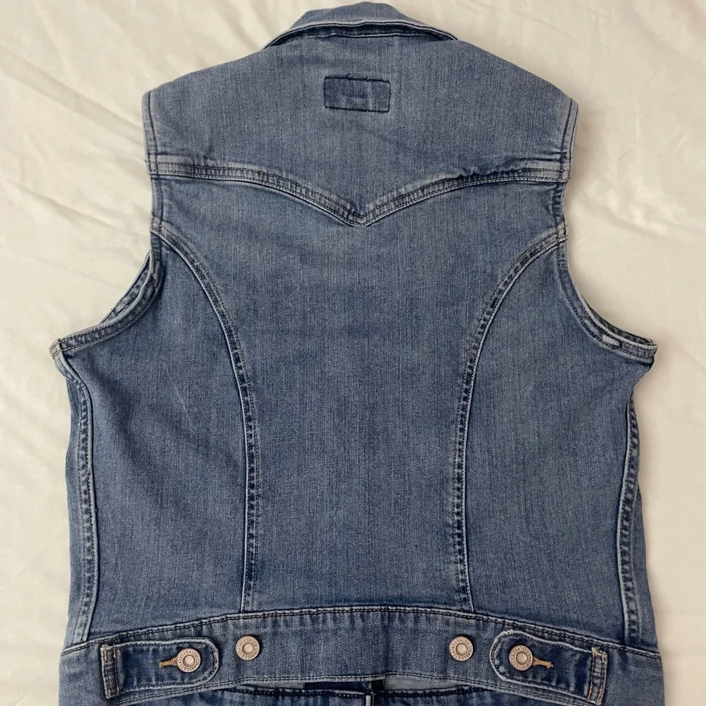 Levi's Washed Blue Denim Vest - Picture 4 of 8